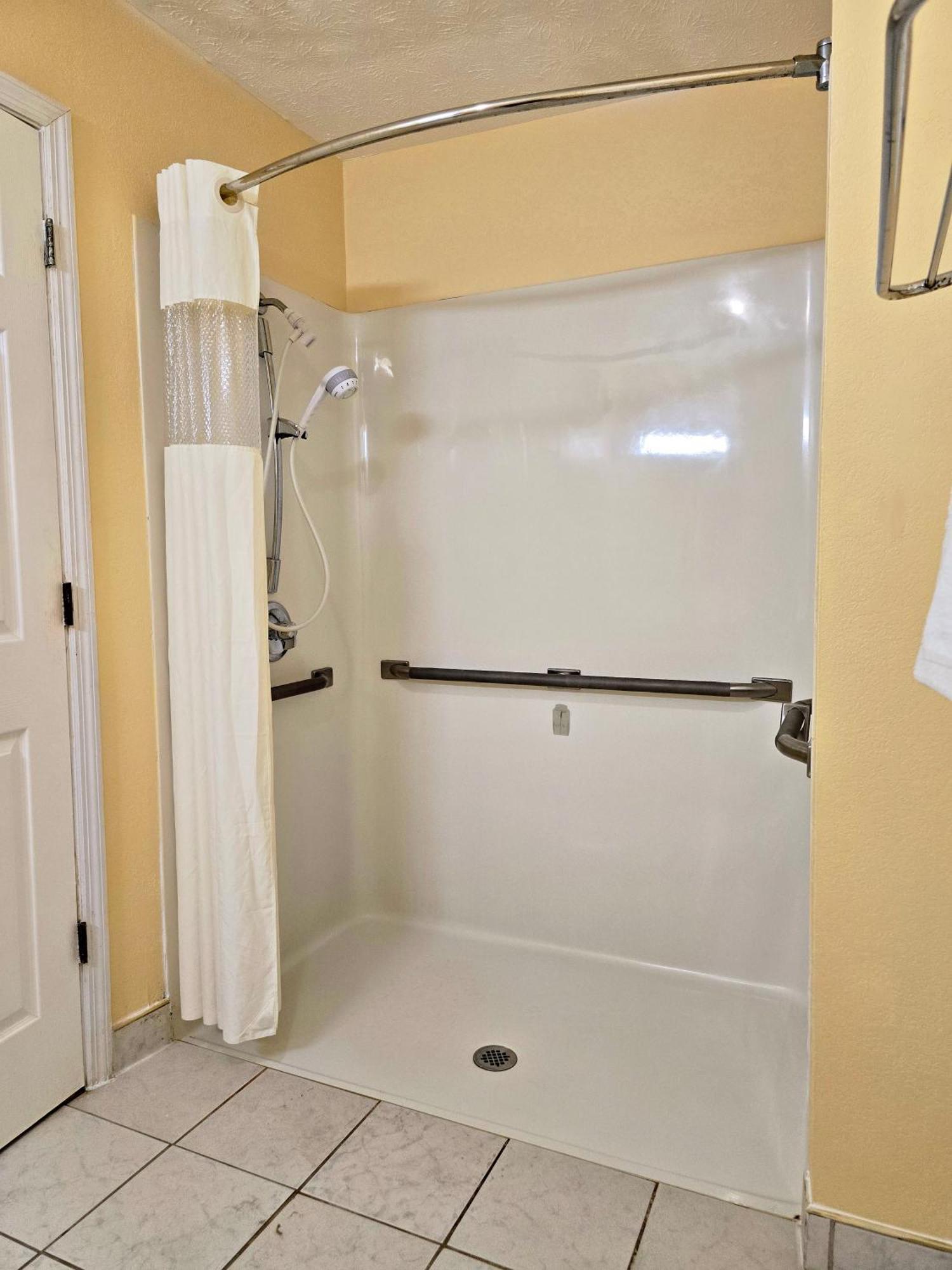 Garden Inn And Suites Near Callaway Gardens Pine Mountain المظهر الخارجي الصورة